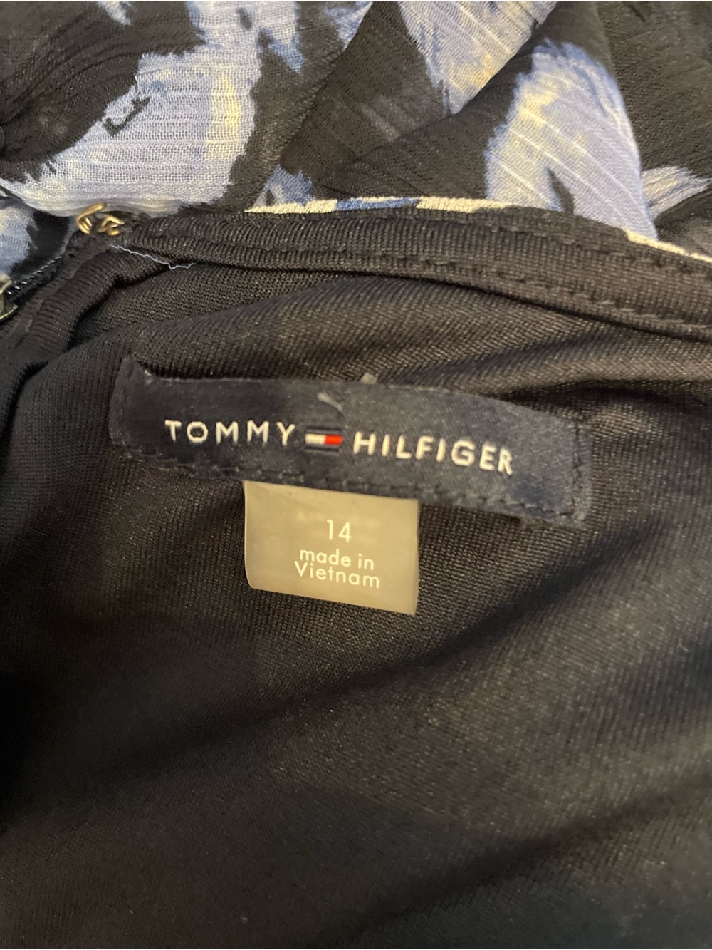 Tommy Hilfiger Navy Floral V-Neck Midi Dress - Picture 13 of 14